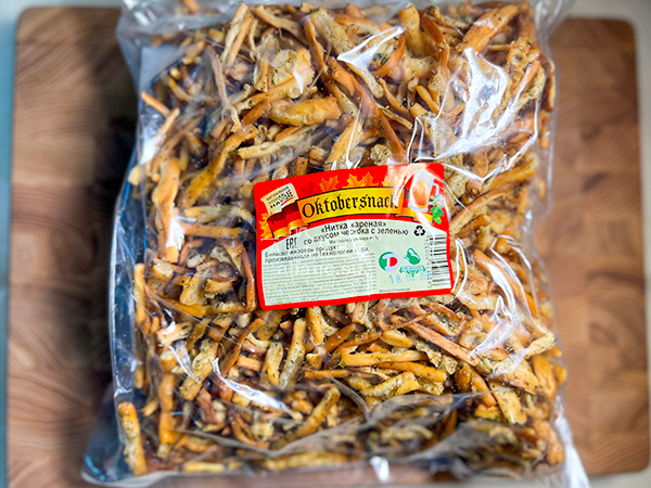 Нитка ЖАРЕНАЯ "Чеснок с зеленью" Oktobersnack 1 кг (сырный продукт) в Белгороде