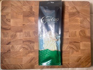 Сурские (ПШЕНИЧНЫЕ) Тайский перчик (100 гр): Сыр 60 гр ГОРНЫЙ СЫРОВАР (Бочонок)